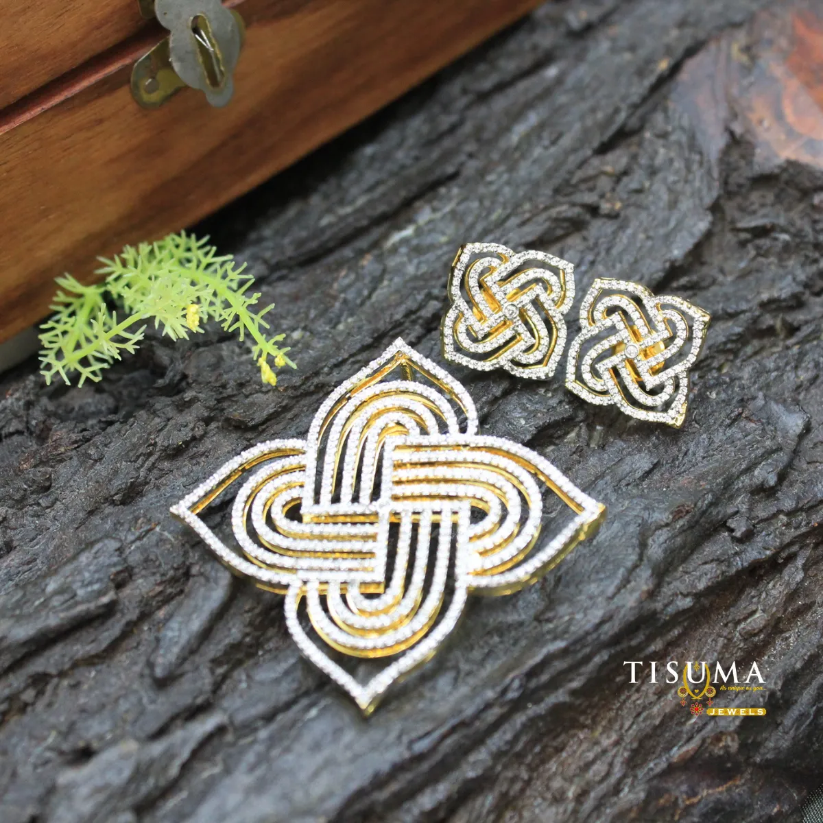 Sikku Kolam Pendant